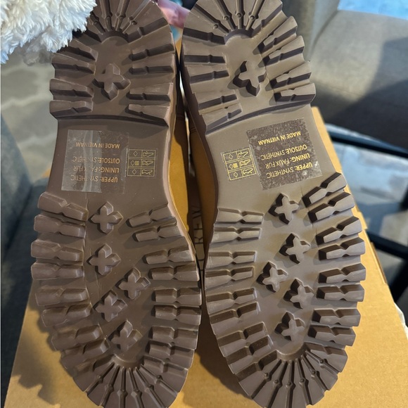 NWT JCREW Sherpa Lined Chelsea Boots size 7.5 - Picture 4 of 5